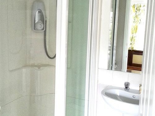 Rosemead Guest House Claygate Buitenkant foto